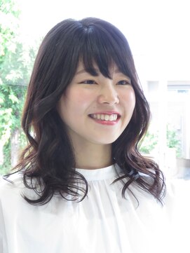 ヘアメイク ラタッシュ(hair make L'attache) ダークトーンもふんわり軽やかカール