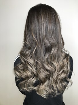 アヴァンス 神戸元町店(AVANCE.) グラデーションカラー　グレージュ