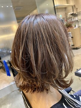 レーヴバイロンド 仙台(Reve by Lond) 白髪ぼかしハイライトホワイトブロンド外ハネボブイメチェン美髪