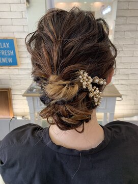 ヴァイブス(vibes) まとめ髪