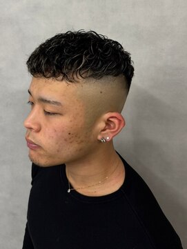 ソアー 新大阪(SOAR) ベリーショートツーブロック男前ハイライトスタイル【新大阪】