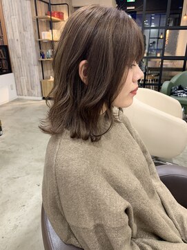 ルックアット(Look at) 【Look at】20代30代40代ピンクベージュくびれミディアム