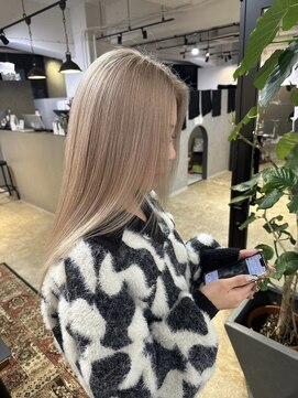 メリー オオサカ(Merly Osaka) ストレートが可愛いミルキーなベージュカラー_milky beige_