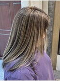 白髪ぼかしハイライト　ケアブリーチ　バレイヤージュ