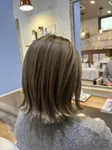 マイン ヘアアンドリラックス(mine) ハイトーン切りっぱなしボブ