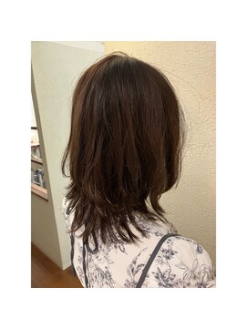 エルサフィロ キタハマ(el zafiro kitahama) 20×30×40代×ミディアムレイヤー×暗髪カラー×カールスタイル