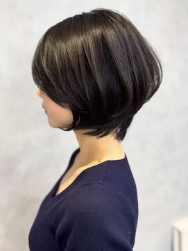 リファインド(REFINED) 骨格と髪質に合わせて決める、長めショートボブ