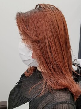 シア(sia) オレンジベージュ/テラコッタ/アップバング/レトロ