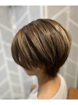 ツムグ 代官山店(TUMUGU) 大人可愛い前下がりショート/メルティカラーマッシュ/白髪ぼかし