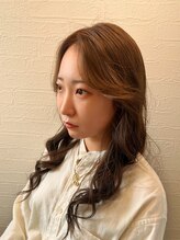 甘さと大人を引き出すセンターパートロング　　