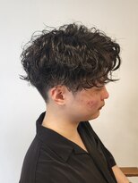 ニアウ 伊勢崎連取店(Niau)&nbsp;刈り上げショートセンターパート波巻きパーマ