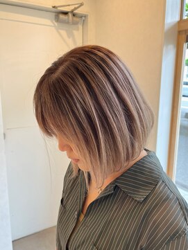 リングバイモアムー(Ring by Moremuu) issy バレイヤージュ　筋感