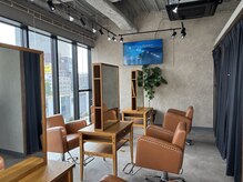 ノワール(NOIR)の雰囲気（ガラス張りの開放感のある店内です！）