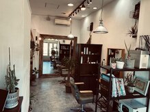 ルーツヘアーデザイン(ROOTS HAIR DESIGN)の雰囲気（半個室なのでプライベート感があります。）