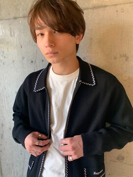 メンズマッシュ　センターパート　ココアベージュ