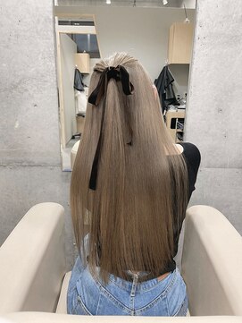 ブルー 博多(Blue) ケアブリーチで作るミルクティーベージュ