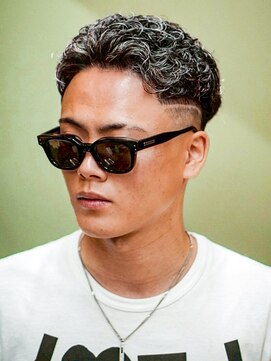 プロショップウェーブ(PRO SHOP WAVE) スペインカール/テーパーフェード/メンズパーマ/フェザーパーマ