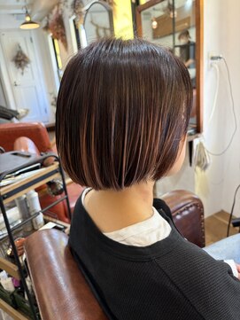 ロウスリー(Lowsly) ピンクベージュプレイングカラーミニボブ　20代30代40代