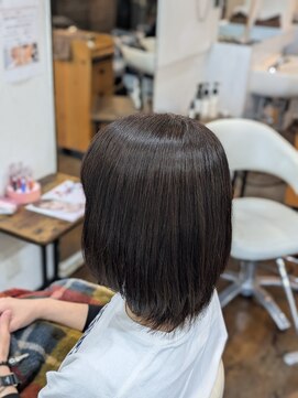 サロン ド ルイス 自然とまとまるストレートヘア