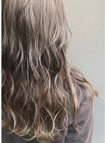アース いわき店(HAIR&MAKE EARTH)&nbsp;グレージュハイライトのゆるふわロング