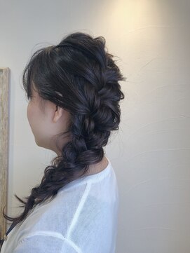 カタチ バイ アンジュ(katachi by Ange) 【ｋａｔａｃｈｉ　ｂｙＡｎｇｅ】編みこみサイドアレンジ