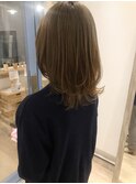 20代30代 ウルフレイヤー 外ハネ くびれ 透明感ベージュカラー