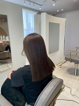 ミア(mia) 大人シアーベージュミニウルフボブミディアムレイヤー