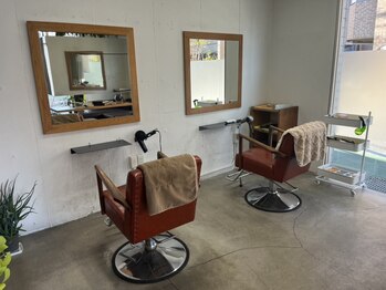 チルヘアー(Chill hair)の写真/縮毛矯正と同時にグレイカラーで髪色を楽しむ！手頃な価格で高品質な仕上がりを体験してみませんか？