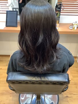 トラスト(TRUST) セミロング　巻き髪