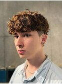 外国人風パーマスペインカールスパイラルパーマフェード刈り上げ