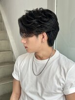 クロト(Clotho) 前下がりセンターパート×柔らかフェザーパーマ