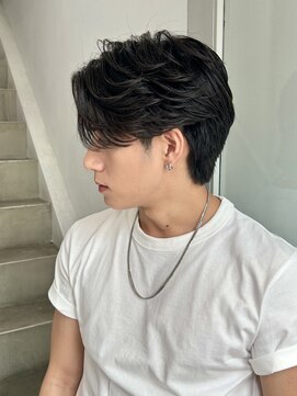 クロト(Clotho) 前下がりセンターパート×柔らかフェザーパーマ