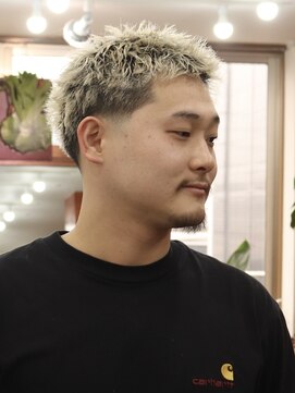 ロマンズヘッド(浪漫頭髪 ROMAN’S HEAD) テーパーフェードスパイキーショート