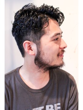 メリケンバーバーショップ コウベ(MERICAN BARBERSHOP KOBE) ナチュラルフェードアップバングビジカジパーマスタイル