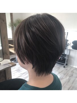 シキ(C key) ショートボブ