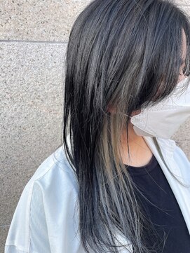 ビーハイブ ギフト(BeeHIVE GIFT) イヤリングカラーシルバーグレー