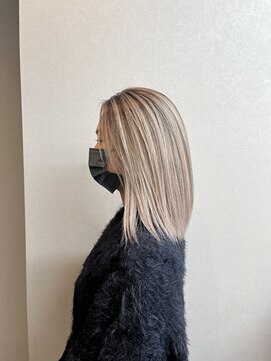 エミーバイモアムー(Emmie byMoremuu) shadowroots(バレイヤージュ)