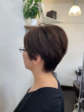 リリー LILY ヘアー メイク HAIR アンド & MAKE 大人上品な美人見え耳掛けハンサムショート☆ナチュラルブラウン