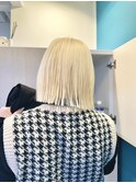 ホワイトブロンド抜きっぱなしブロンドホワイトブリーチミニボブ