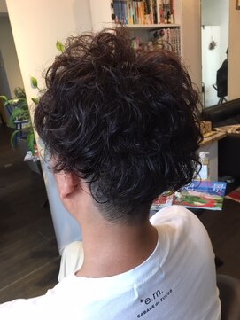 ボンヘアー(bon hair) 丸いシルエットのスッキリ外国人メンズパーマ