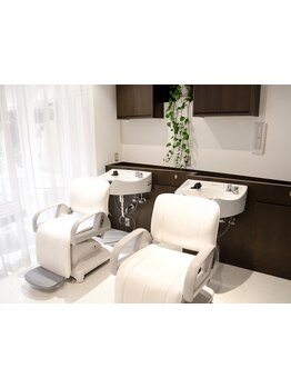 大人気のうたた寝トリートメント。選べるアロマでおこなうスパがセット◎頭皮と髪のケアが同時に叶う。