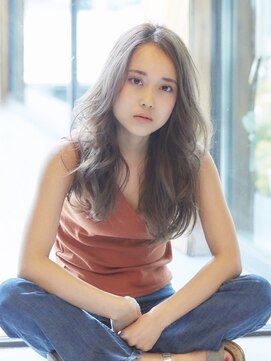 フォンズ(FONS) オトナ女性のレイヤーセミディ_小顔矯正カット_セピアグレージュ