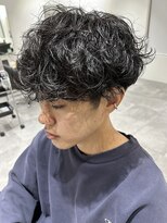 ヒュイル バイ ニアウ(Hwyl by Niau)&nbsp;メンズマッシュパーマ緩め波巻スパイラルパーマニュアンスパーマ