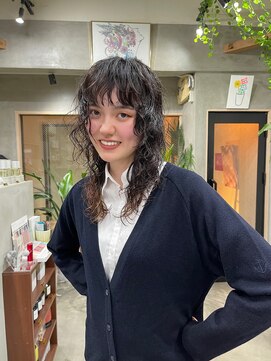 ウーフ(U-fu) ロングウルフなカーリースタイル