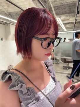 キートス(Kiitos) 赤髪ボブ切りっぱなしボブぱつっとボブ