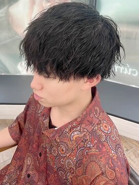 ネオリーブ クーロ メゾン 横浜(Neolive curro Maison) 波巻きスパイラル×ツイスパ　フェザーパーマ MEN’S HAIR