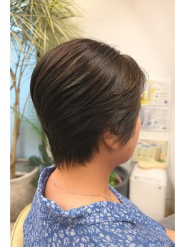 カットサロン ウシジマ(CUT SALON USHIJIMA) 【白髪ぼかしハイライトカラー大人ナチュラルレイヤーショート】