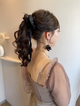 クム(QUMU) ポニーテールアレンジ◎