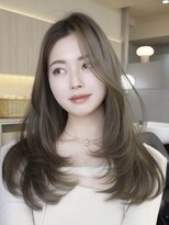 シーテ(Ciete) 柔らかく艶めく、大人の透明感ロング