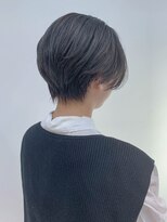 テトヘアー(teto hair)&nbsp;ハンサムショート、グレーアッシュ、前下がりショート